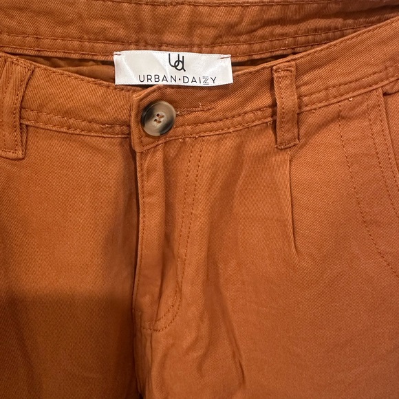 Pleated Highrise Tapered Jean - Picture 4 of 6